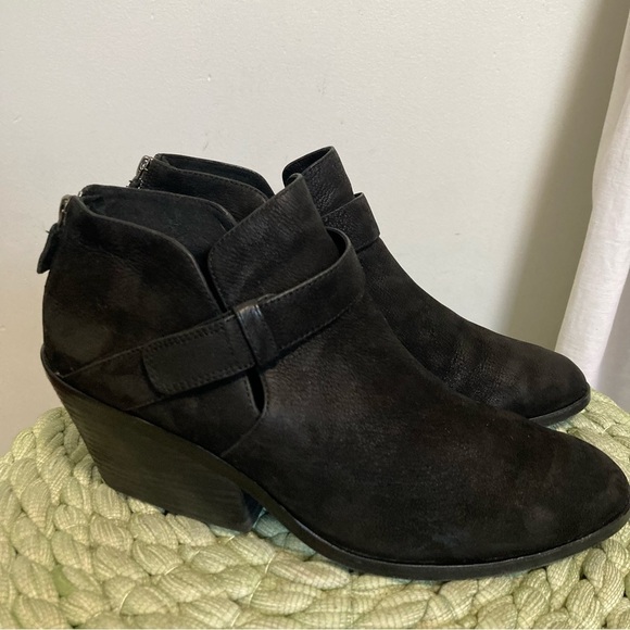 Eileen Fisher Ives Tumbled Black Nubuck chunky Heel Bootie - Picture 4 of 11
